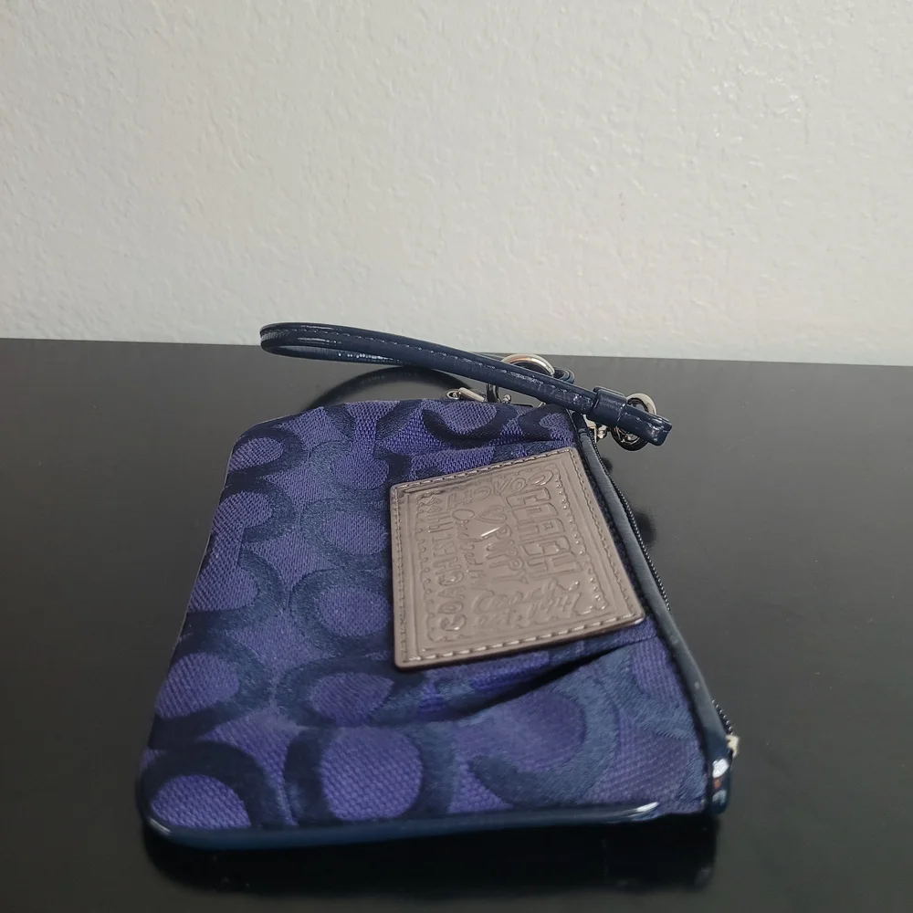Coach Poppy Wristlet - Picture 7 of 10